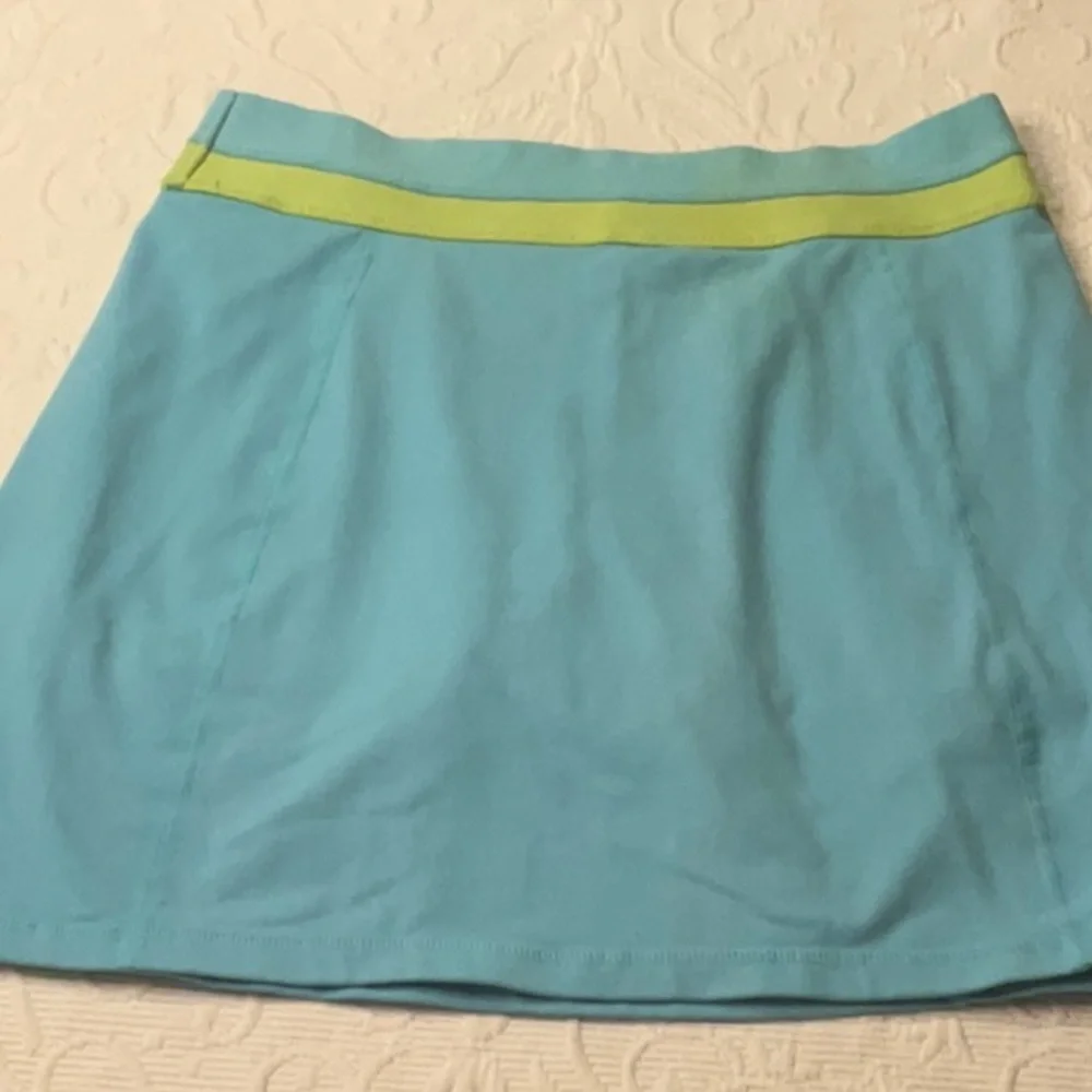 Life Is Good Aqua and Lime Mini Skort. Small. Athletic